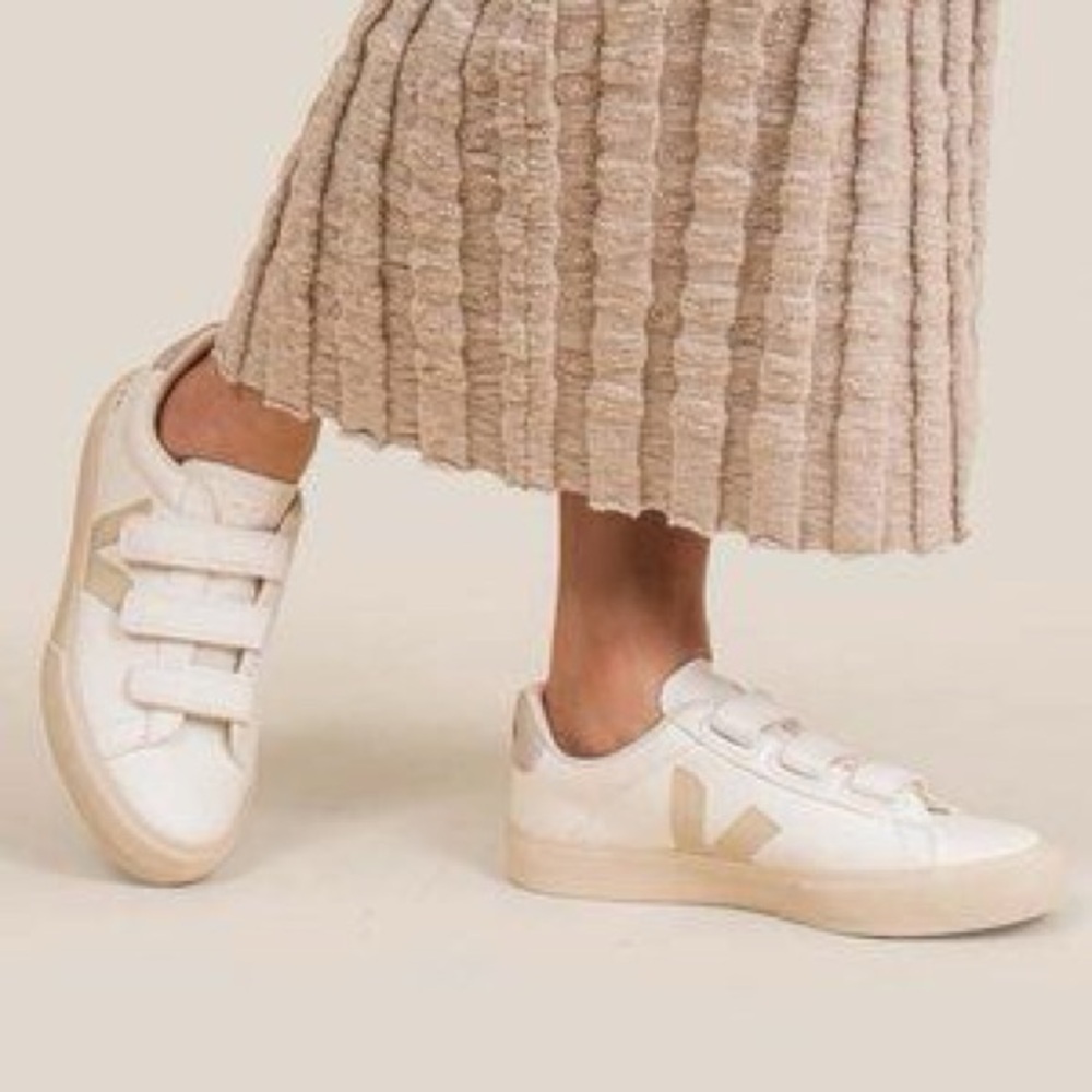 VEJA RECIFE CHROMEFREE LEATHER WHITE/SABLE